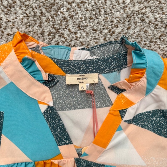 Entro Geometric Ruffle Sleeve Blouse - Picture 3 of 5